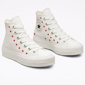 NWT Chuck Taylor All Star Lift Platform Embroidered Hearts